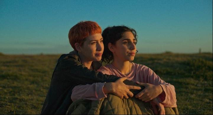 Sofía Gala Castiglione y Zoe Hochbaum arrancan como hermanas en "Como el mar". Pero la relación entre ellas es otra.