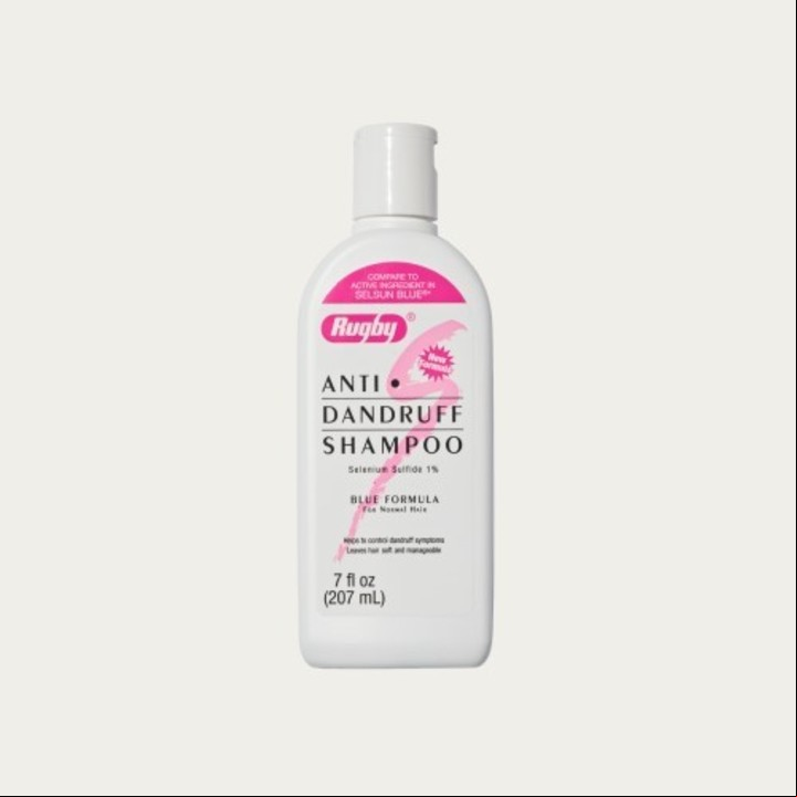 Shampú anticaspa con sulfuro de selenio. Uno de los elementos medicinales recomendados para la caspa fuerte./ Nurx.