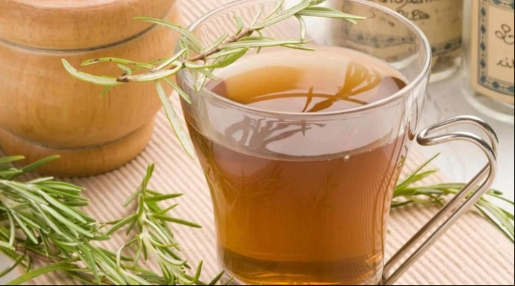 Una infusión de mastuerzo tiene efectos digestivos.