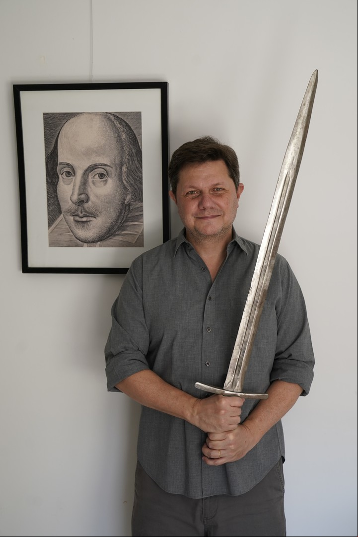 "Una vez que entendés la obra de Shakespeare no la soltás más. Por eso es tan importante que los chicos la conozcan en la escuela, con algo tan simple como un partido de fútbol entre los Montescos y Capuletos", dice Orozco.