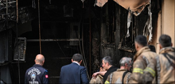 Voraz incendio en un club nocturno de Estambul: al menos 29 muertos