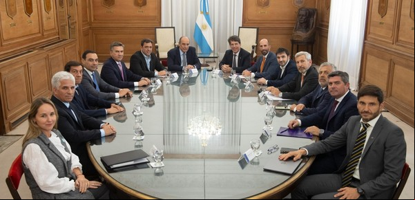 El Gobierno recibió a los gobernadores de JxC en la Rosada: promesas de fondos y apoyos a la ley ómnibus