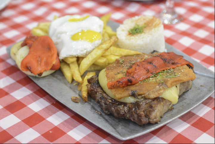El bife Malevo de Pepito. Foto: Constanza Niscovolos. 