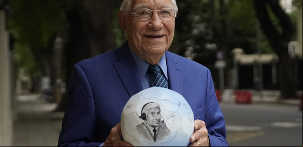 Enrique Macaya Márquez vuelve a la televisión a los 89 años: en qué partido de la Copa Sudamericana será comentarista