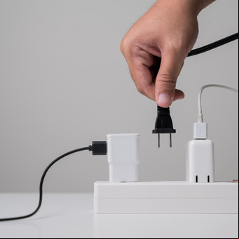 Electricidad: cómo eliminar consumos "invisibles" para ahorrar hasta un 15%