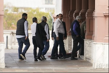 El Gobierno recibe a los dialoguistas de la CGT para diluir la ofensiva de los gremios duros que alientan un paro el 17 de octubre