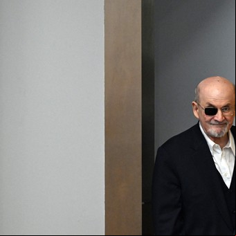 Un vacío legal terminó con el veto del libro de Salman Rushdie en India