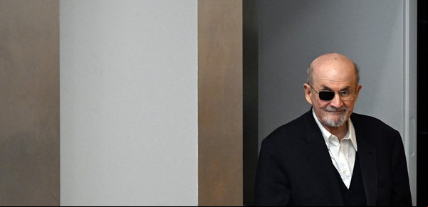 Así empieza ‘Cuchillo’, el nuevo libro de Salman Rushdie