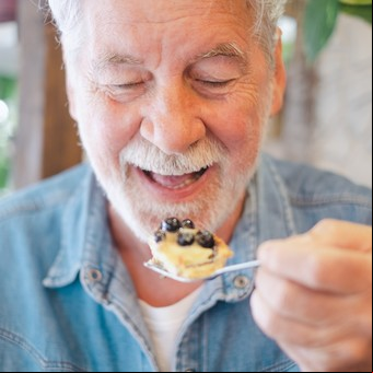 Por qué Harvard asegura que la comida te hace más feliz