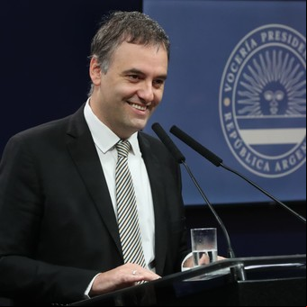 Manuel Adorni fue ascendido a secretario de Estado y le aumentaron el sueldo: cuánto cobrará