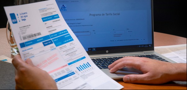 El agua vuelve a aumentar en diciembre y el Gobierno busca la privatización de AySA