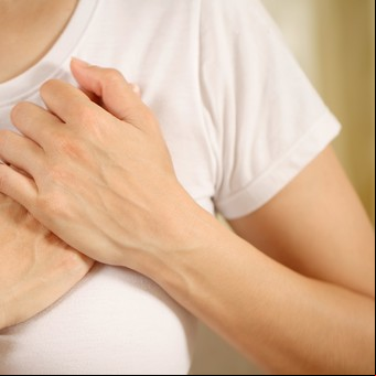 Más riesgo de ACV, infarto y demencia por una cardiopatía frecuente y "olvidada": en quiénes buscarla
