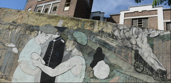 Qué cuentan los 87 murales que le dan identidad a una avenida clave