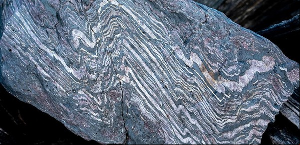 Encontraron en Groenlandia un grupo de rocas que guardan el registro más antiguo del campo magnético terrestre