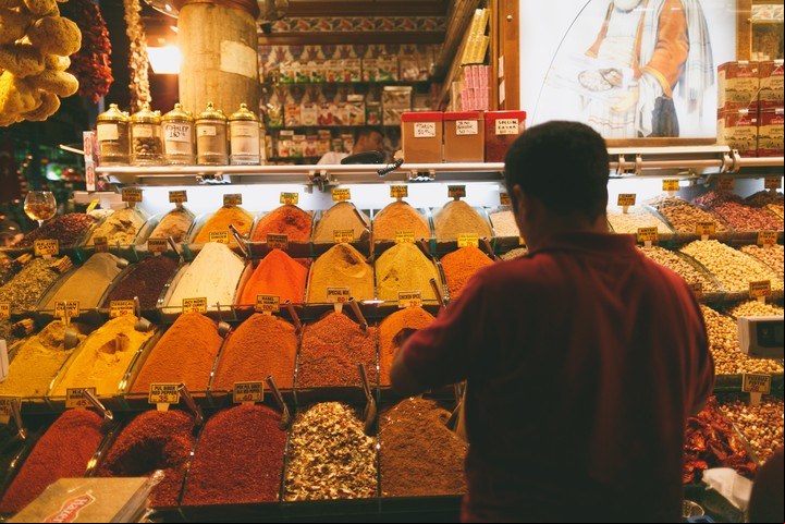 Colores, olores y sabores en el Mercado de las Especias.