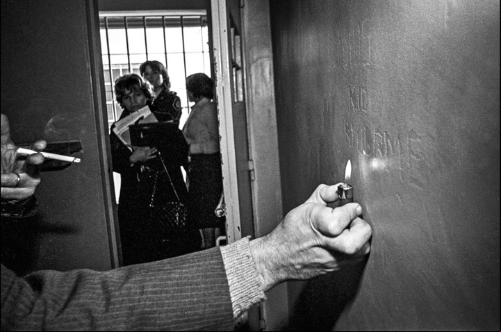 Inauguración en la AMIA de Evidencias, un recorrido por la obra de Enrique Shore como reportero gráfico y fotógrafo de la CONADEP a 40 años de la entrega del informe Nunca más. Foto: Gentileza AMIA.