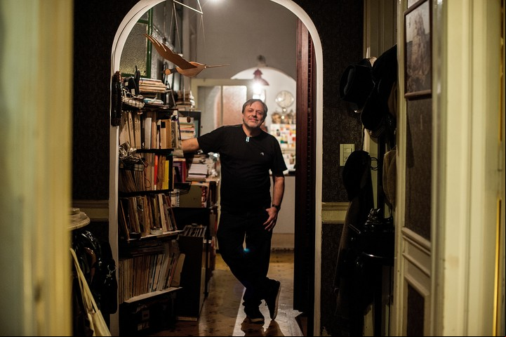 Horacio Tarcus entre sus libros y documentos.
Foto: Emmanuel Fernandez