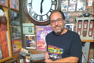 El museo de Volver al futuro está en un pueblito argentino: el fan que maravilla a Hollywood