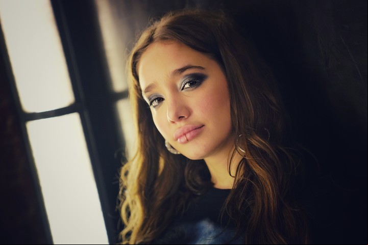 Después de experimentar con varios géneros, Ángela Torres lanzará su primer álbum pop. Foto: Martín Bonetto.