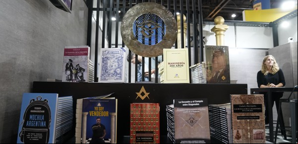 Sorpresa: ¿Qué hacen los masones en la Feria del Libro?