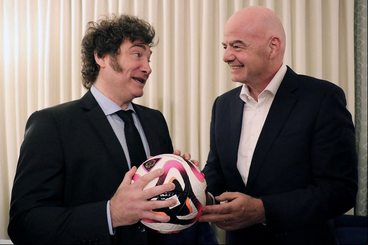 Milei con el presidente de la FIFA, Gianni Infantino, también en Los Ángeles.