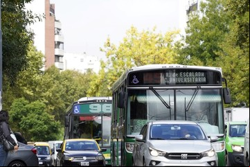 Paro de colectivos: la UTA estudia una medida de fuerza sin Moyano