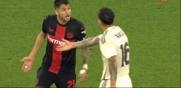 El duro cruce entre Paredes y Palacios en el choque por la Europa League entre Roma y Bayern Leverkusen: foul de atrás, enojo y reconciliación
