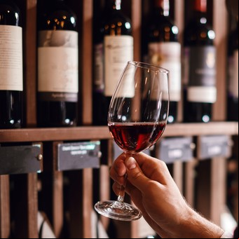 El vino en crisis: con bodegas peleadas y una auditoría al uso de los fondos, busca recuperar consumo y destinos de exportación