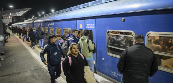 Unos 120 mil pasajeros del Oeste, afectados por la crisis del tren San Martín