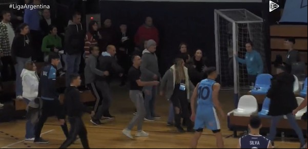 Escándalo en Avellaneda: batalla campal en el partido entre Racing y su homónimo de Chivilcoy por la Liga Argentina de Básquetbol