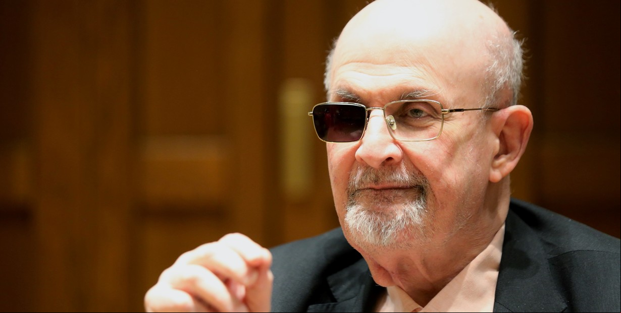 Salman Rushdie vuelve a la ficción y anunció que publicará un nuevo libro año