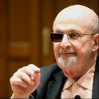 Salman Rushdie vuelve a la ficción y anunció que publicará un nuevo libro año