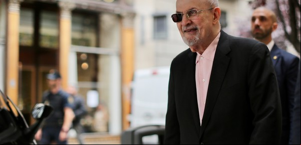 Salman Rushdie: "La literatura no puede cambiar el mundo"