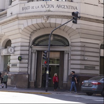 La economía cayó 1,8% en marzo y así interrumpió diez meses de crecimiento