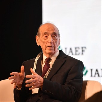 Dólar y devaluación: el impacto de la advertencia de uno de los economistas que escucha Milei