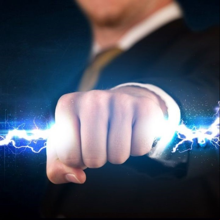 Según la ciencia, una persona se carga de electricidad por el fenómeno de triboelectricidad./
Electricidad estática (Internet).