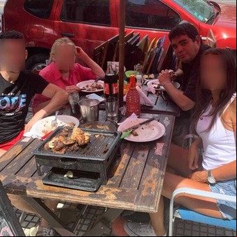 Quién era el hombre que atacó a un policía con un cuchillo en un restaurante: "Venía atravesando una situación difícil"