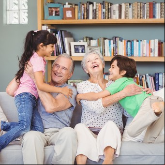 Un vínculo invaluable: el rol de los abuelos en la crianza de sus nietos y con qué frecuencia deben verlos