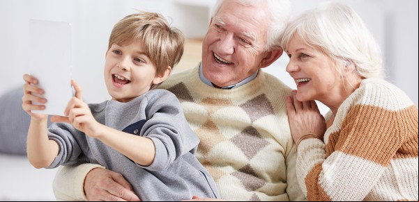 ¿Cuál es el origen de la palabra “abuelo”? Un viaje al pasado de la lengua