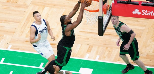 Finales de la NBA: Boston Celtics volvió a hacerse fuerte en su casa, controló a tiempo a Doncic y se escapa de Dallas Mavericks