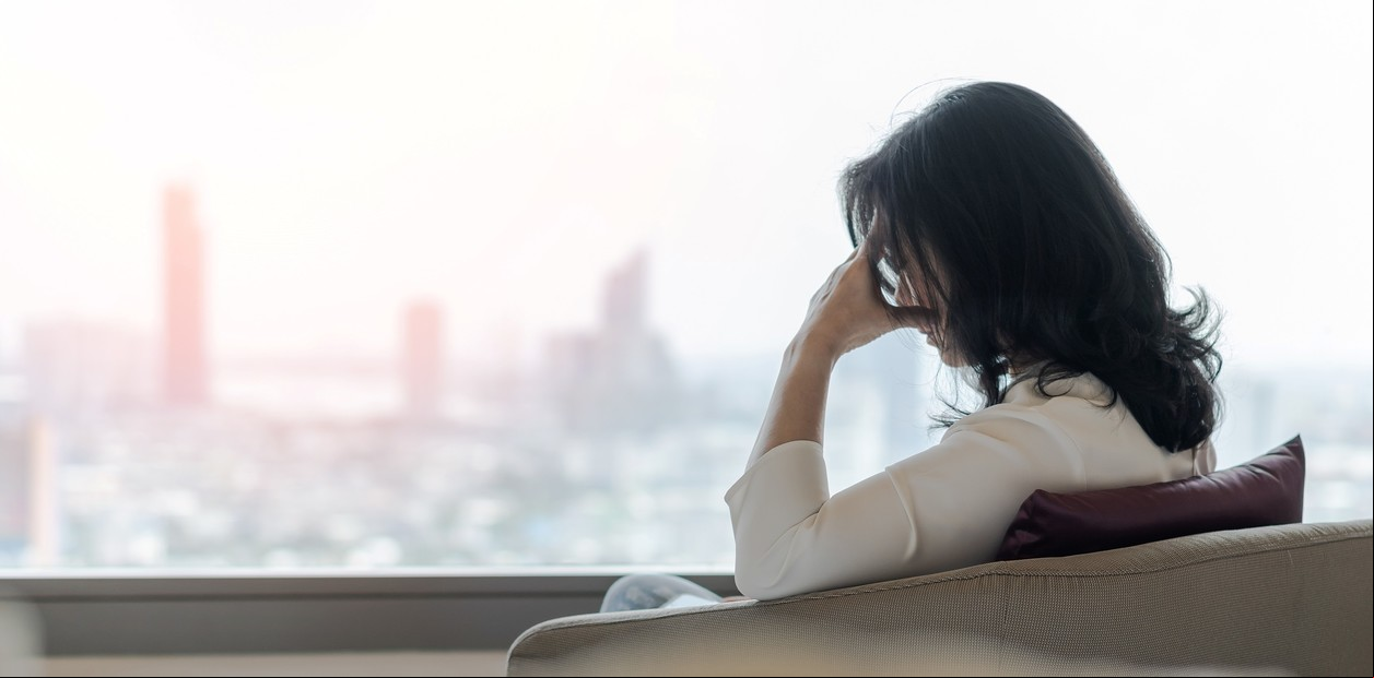 Pese a tener una buena situación económica, algunas personas no se sienten felices. Foto: Shutterstock.