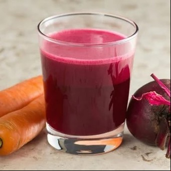 Qué beneficios tiene el jugo de remolacha con zanahoria y cuál es la mejor hora para tomarlo