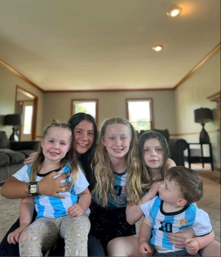 La niñera argentina compartiendo su cultura con su familia anfitriona en Estados Unidos. Foto: @pilucolombres, Instagram.