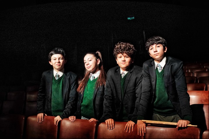 Milo Marotti, Alma Vallejo, Francisco Barrera Oro y Luca Mosna, cuatro de los niños de "School of Rock". Son 39 en total, en tres elencos rotativos. Foto: Ariel Grinberg