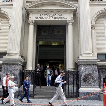 El Banco Central presentará al FMI un programa monetario y una hoja de ruta para el dólar