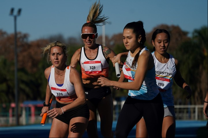Más de 40 equipos procedentes de los Running Teams participaron en los Relevos Jacana