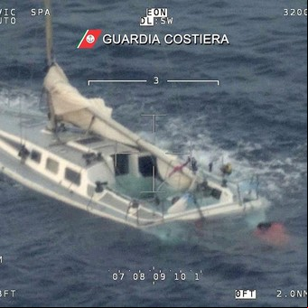 Denuncian que guardacostas griegos asesinaron a migrantes tirándolos al mar