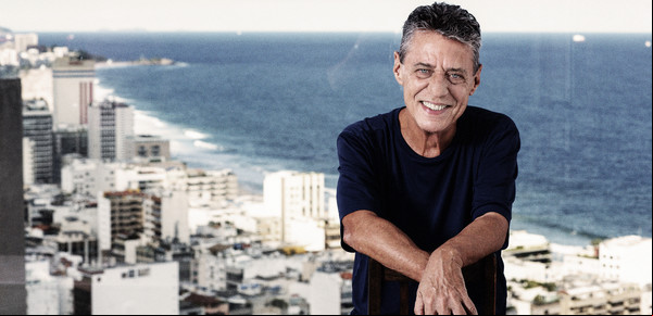 El brasileño Chico Buarque llega a los 80 años más cerca de la literatura que de la música