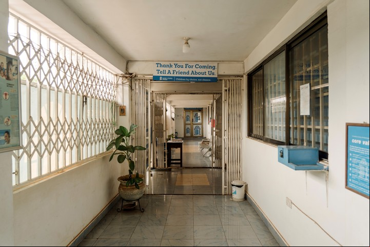 La clínica MSI de Kumasi presta servicios de salud reproductiva y planificación familiar a mujeres de toda la región circundante del noroeste de Ghana. Foto Natalija Gormalova/The New York Times.