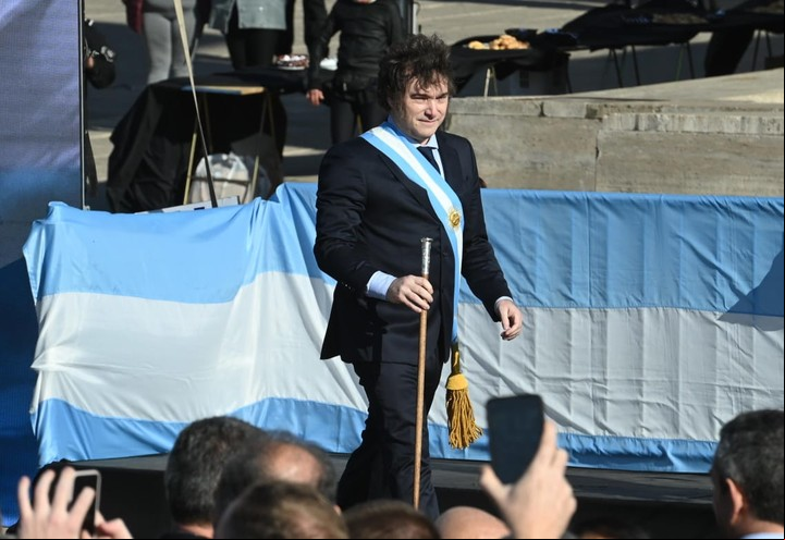 El Presidente Javier Milei encabezó el acto por el Día de la Bandera en Rosario. Foto: Sebastían Granatta